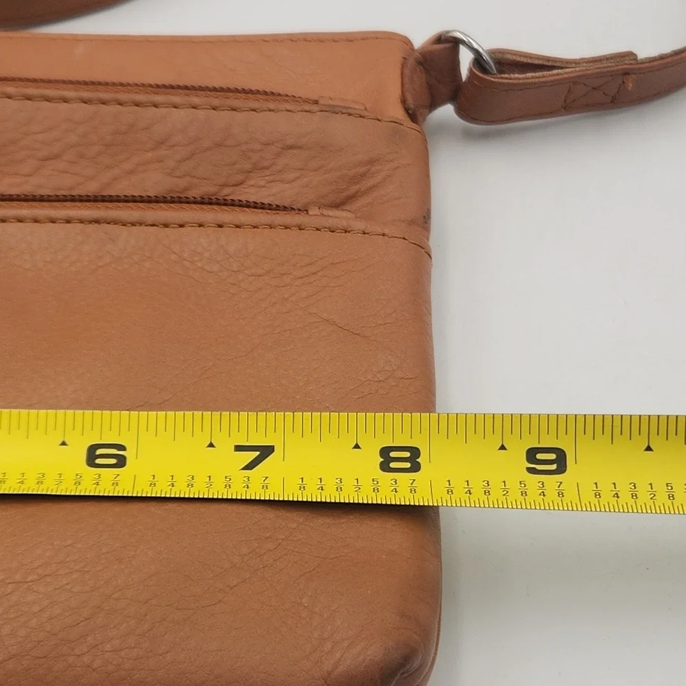 G.H. Bass & Co Brown Leather Crossbody‎ Bag Zip Top Small